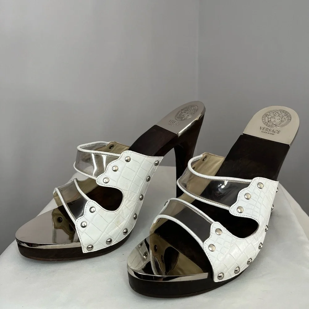 Vintage Versace White Leather Medusa Head Heels ✨🪩 - Picture 5 of 9